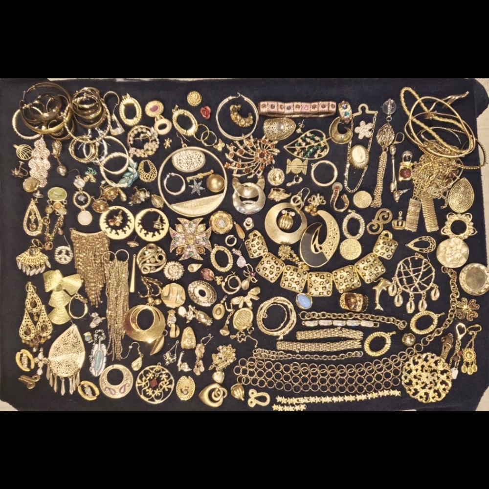 Vintage Gold Tone Jewelry Lot for Craft Repair Upcycle #J4